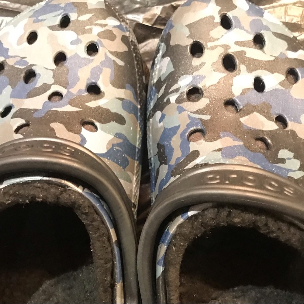 Fuzz line crocs